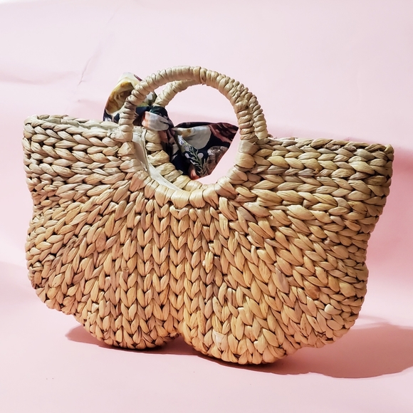Shell Shaped Straw Handbag - Picture 7 of 7